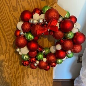 BAUBLE WREATH